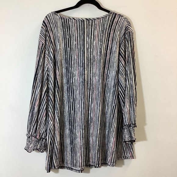 EST. 1946 Black Blouse Size 26/28 - Picture 3 of 6